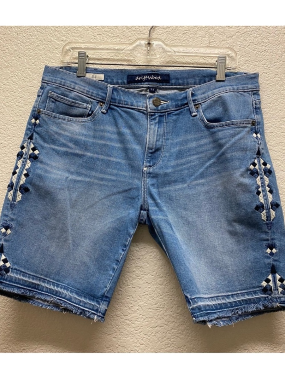Driftwood Jill Embroidered Sides Medium Wash Raw Hem Denim Bermuda Shorts Sz 31